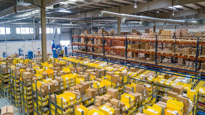 Magazzino logistico moderno in Puglia — capannoni industriali investimento 2026